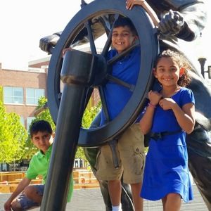 Meet your Posher, Naela